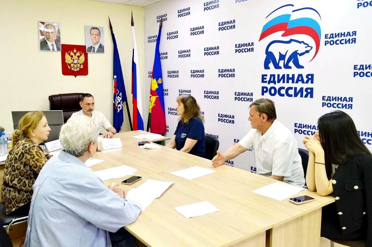 Депутат Законодательного Собрания Виктор Тепляков провёл приём граждан в Общественной приёмной