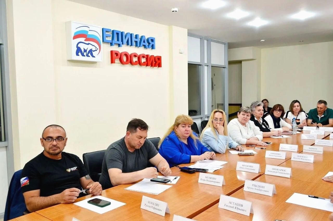 Депутат ЗСК Виктор Тепляков обсудил гуманитарную помощь в зоне СВО