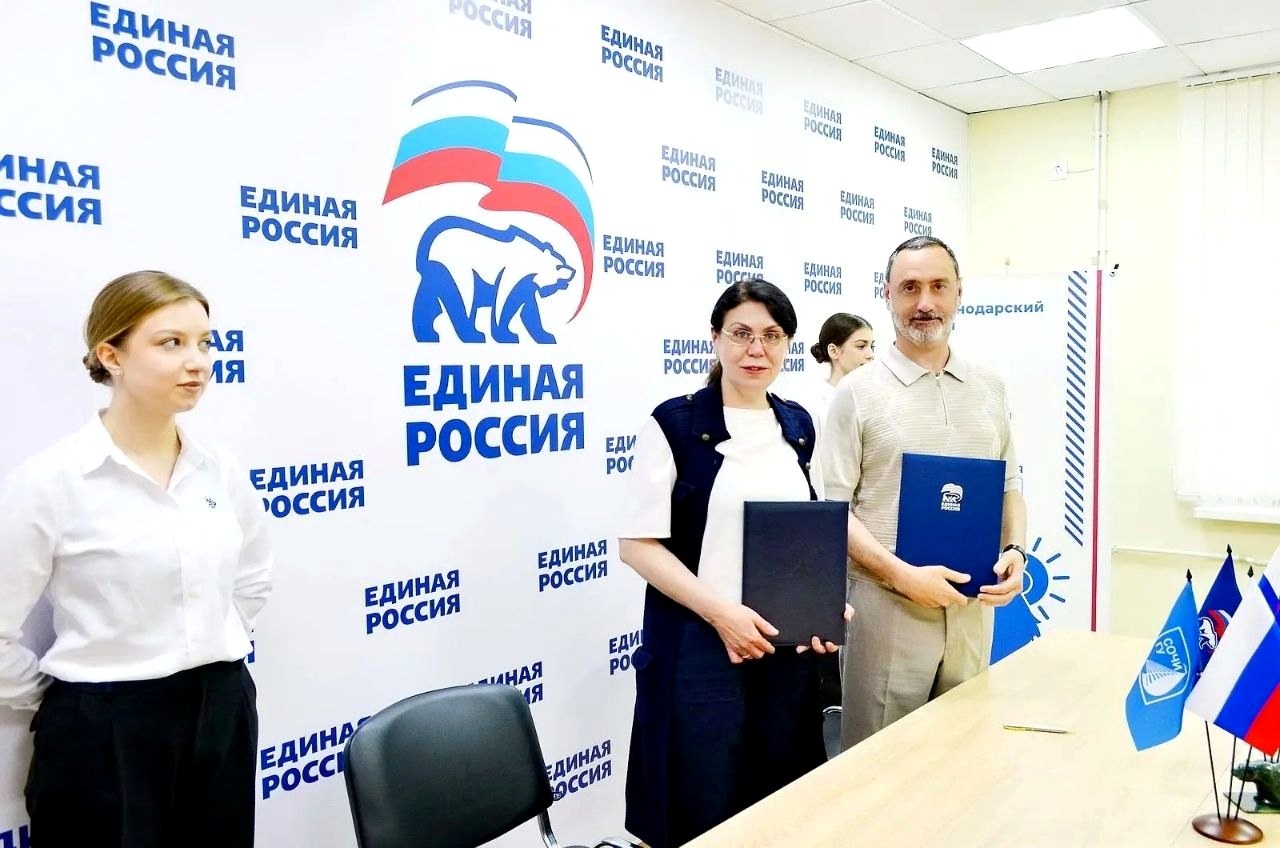 Депутат ЗСК Виктор Тепляков подписал соглашение о сотрудничестве СГУ и «Единой России
