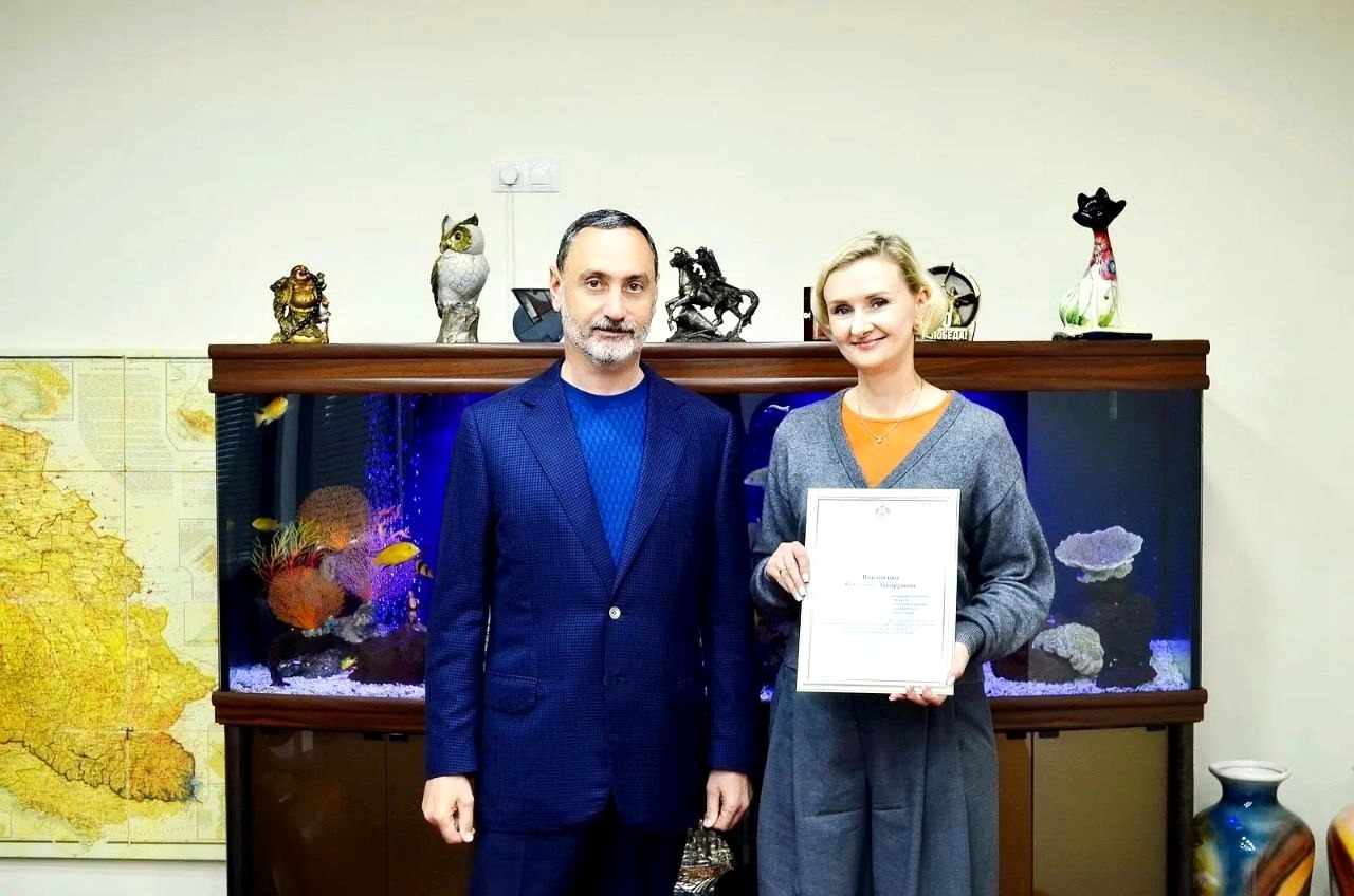 Депутат ЗСК Виктор Тепляков вручил Благодарности специалистам Сочи