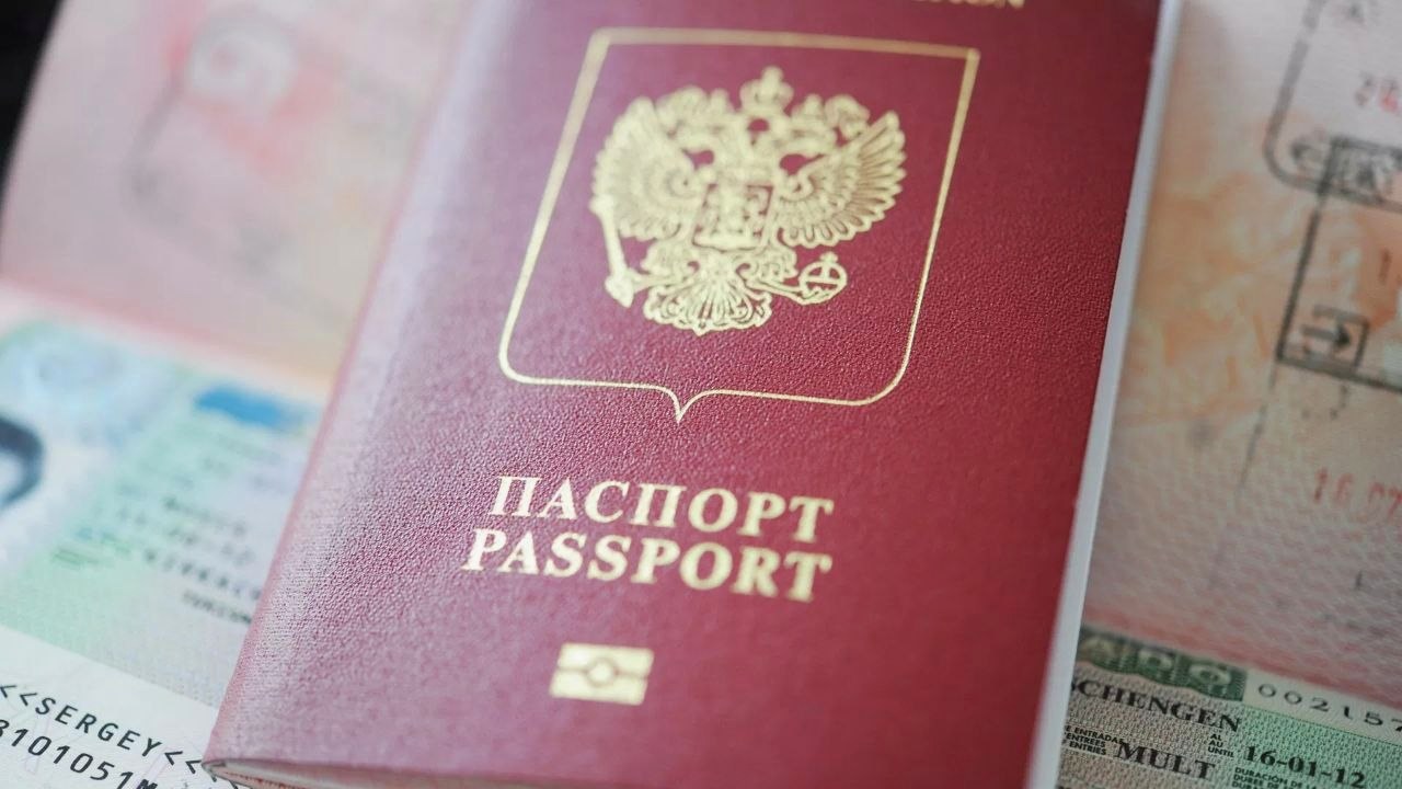 МВД предупредило о мошенниках, предлагающих оформление биометрического загранпаспорта